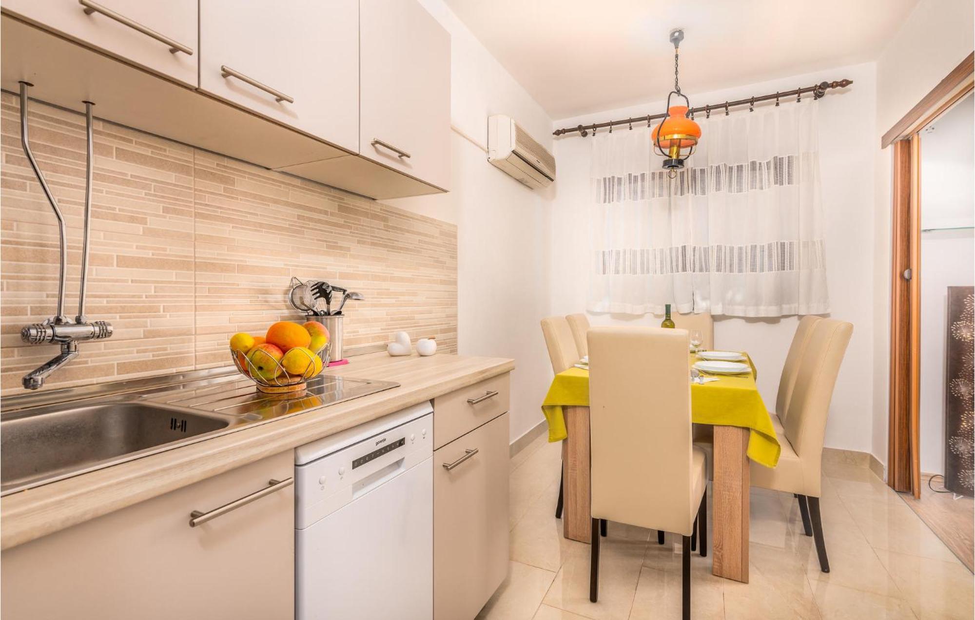 Apartament 3 Bedroom In Krk Veglia